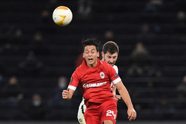 巴神时隔1701天重返意甲 球迷想要球衣巴神脱球裤