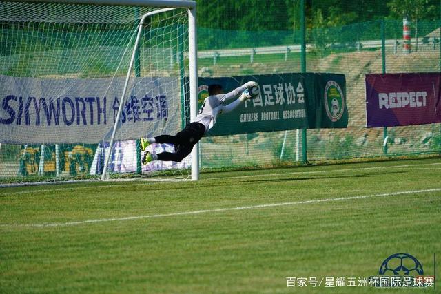 滕哈格回曼彻斯特与妻子晚餐 经纪人团队成员在场